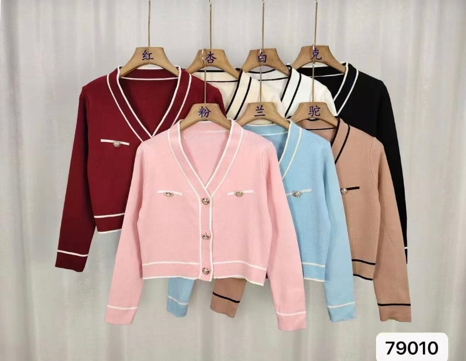 Women’s crop top cardigan with high waisted trousers & handbag outfit