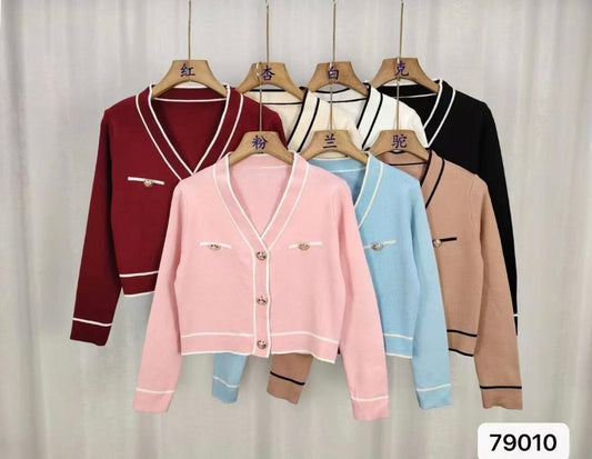 Women’s crop top cardigan with high waisted trousers & handbag outfit