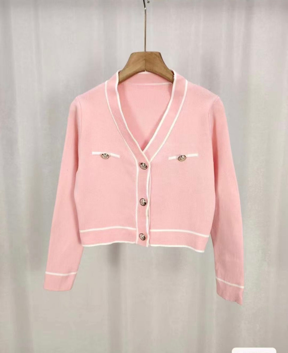 Women’s crop top cardigan with high waisted trousers & handbag outfit